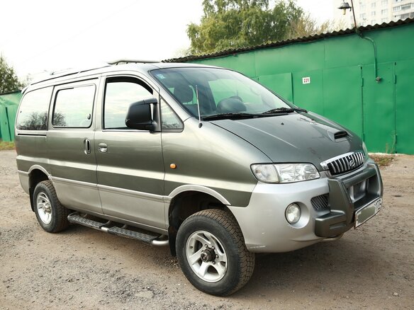 2001 Hyundai H-1 I, серый - вид 3