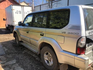 2001 Toyota Land Cruiser Prado 90 Series Рестайлинг, серебристый, 1900000 рублей, вид 4