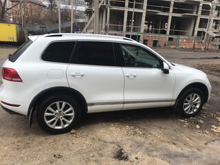 2013 Volkswagen Touareg II, белый, 3000000 рублей, вид 2