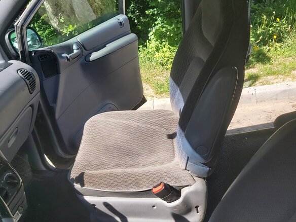 2000 Dodge Caravan III, серебристый, 400000 рублей - вид 8