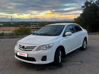 2013 Toyota Corolla X (E140, E150) Рестайлинг, белый, 850000 рублей, вид 1