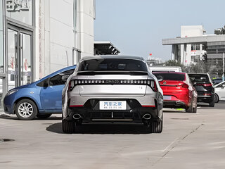 2026 Lynk & Co 03 I Рестайлинг 2, серебристый, 3390000 рублей, вид 3
