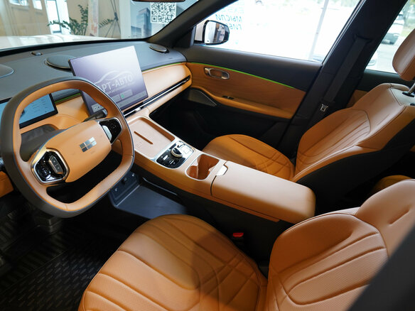 2026 Geely EX5 Гибрид EM-R, белый, 3829990 рублей - вид 22