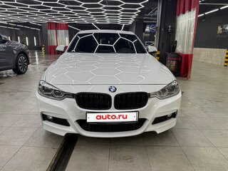 2017 BMW 3 серии 320i xDrive VI (F3x) Рестайлинг, белый, 2300000 рублей, вид 3
