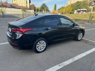 2019 Hyundai Solaris II, чёрный, 1400000 рублей, вид 2
