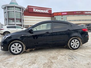 2016 Kia Rio III Рестайлинг, чёрный, 1100000 рублей, вид 4