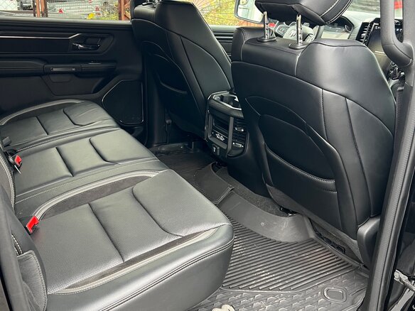 2023 Ram 1500 Quad Cab eTorque V, чёрный, 9150000 рублей - вид 27