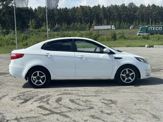 2014 Kia Rio 6-speed III, белый, 679000 рублей, вид 4