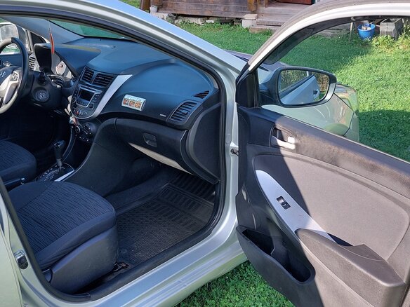 2015 Hyundai Solaris I Рестайлинг, серебристый, 650000 рублей - вид 13