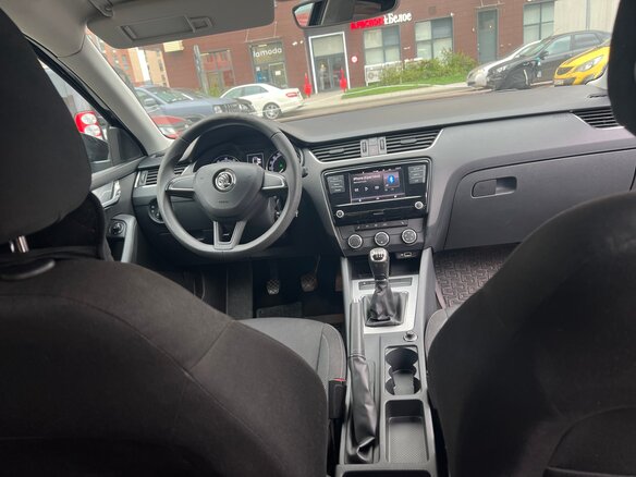 2018 Skoda Octavia III (A7) Рестайлинг, чёрный, 1450000 рублей - вид 8