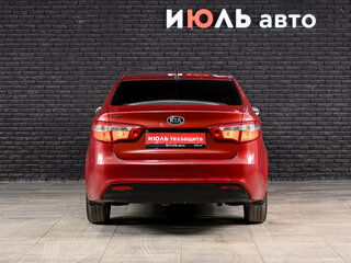 2013 Kia Rio 5-speed III, красный, 700000 рублей, вид 4