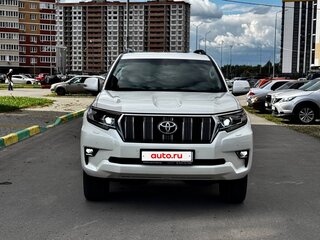 2018 Toyota Land Cruiser Prado 150 Series Рестайлинг 2, белый, 4700000 рублей, вид 3