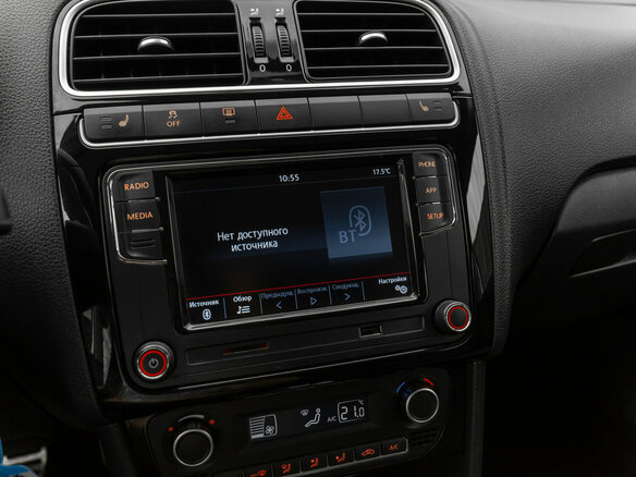 2018 Volkswagen Polo V Рестайлинг, серебристый, 1470000 рублей - вид 14