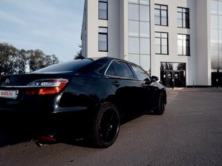 2018 Toyota Camry VII (XV50) Рестайлинг 2, чёрный, 2700000 рублей, вид 2