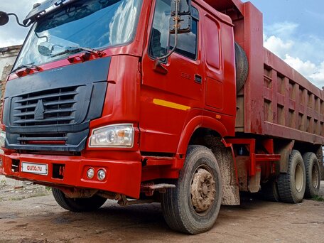 2011 Sinotruk Howo HW76, красный, 1100000 рублей, вид 1