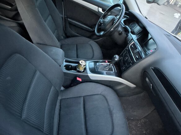 2010 Audi A4 IV (B8), белый, 860000 рублей - вид 9