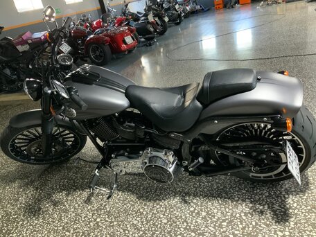 2016 Harley-Davidson Breakout, чёрный, 2359999 рублей, вид 5