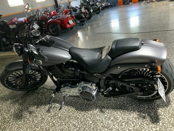 2016 Harley-Davidson Breakout, чёрный, 2359999 рублей - вид 4