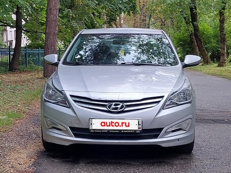 2015 Hyundai Solaris I Рестайлинг, серебристый, 650000 рублей, вид 2