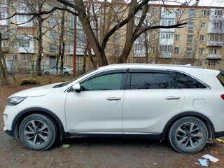 2018 Kia Sorento III Prime Рестайлинг, белый, 2600000 рублей, вид 4