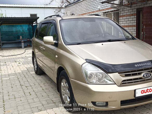 2009 Kia Carnival Grand II, золотистый, 1200000 рублей - вид 3