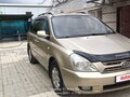 2009 Kia Carnival Grand II, золотистый, 1200000 рублей - вид 3