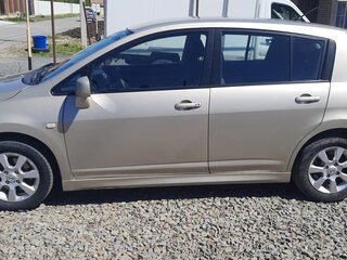 2010 Nissan Tiida I Рестайлинг, бежевый, 670000 рублей, вид 1