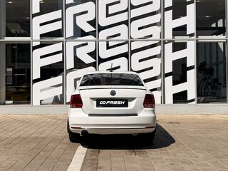 2017 Volkswagen Polo V Рестайлинг, белый, 950000 рублей, вид 4