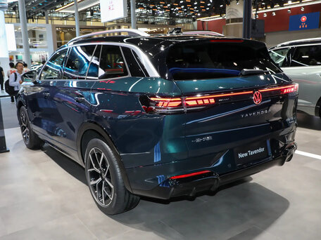 2026 Volkswagen Tavendor I Рестайлинг, зелёный, 5090000 рублей, вид 5