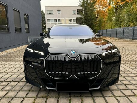 BMW 7 серии VII (G70)