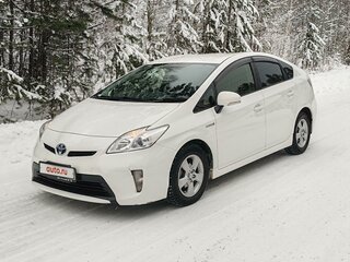 2013 Toyota Prius III Рестайлинг (XW30), белый, 1550000 рублей, вид 1
