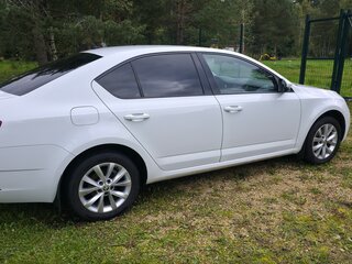 2018 Skoda Octavia III (A7) Рестайлинг, белый, 1295000 рублей, вид 3