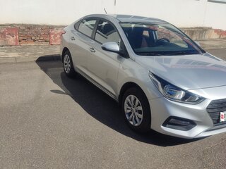 2018 Hyundai Solaris II, серебристый, 1450000 рублей, вид 2