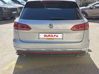 2018 Volkswagen Touareg III, серебристый, 4500000 рублей, вид 3