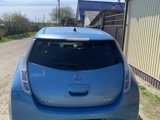 2011 Nissan Leaf (EM61) I (ZE0/AZE0), голубой, 730000 рублей, вид 2