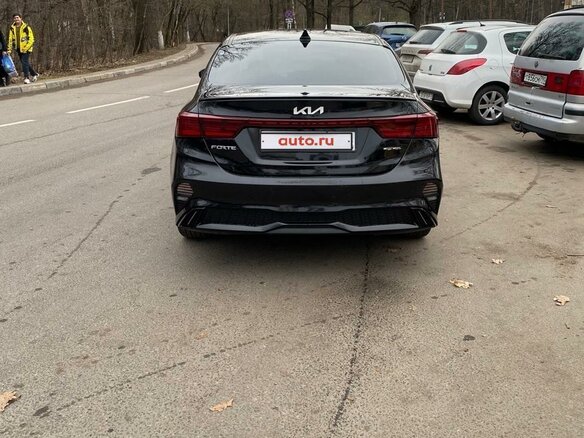 2022 Kia Forte III Рестайлинг, чёрный, 1999999 рублей - вид 4