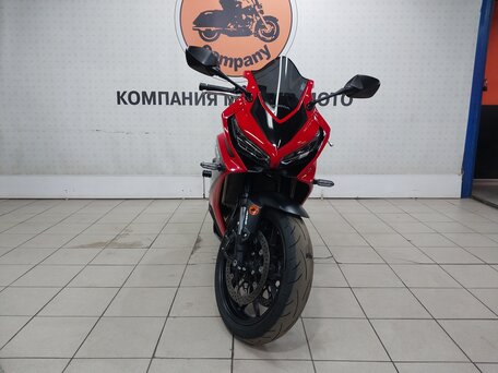 2023 Honda CBR 650R, красный, 925000 рублей, вид 3