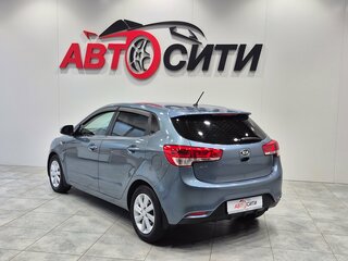 2016 Kia Rio III Рестайлинг, серый, 950000 рублей, вид 5