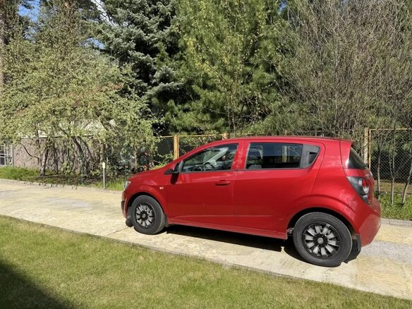 2012 Chevrolet Aveo II, красный, 750000 рублей - вид 4