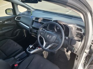 2018 Honda Fit III Рестайлинг, серебристый, 1390000 рублей, вид 3