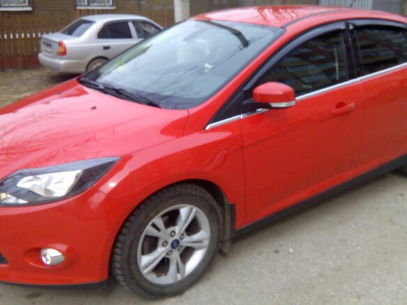 2011 Ford Focus III, красный - вид 5
