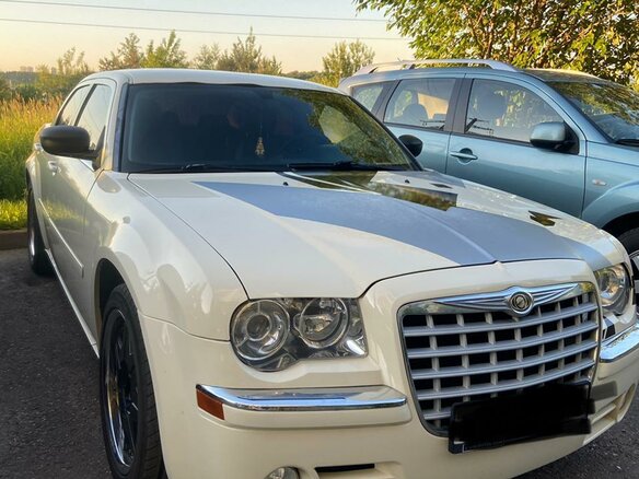 2004 Chrysler 300C I, бежевый - вид 2