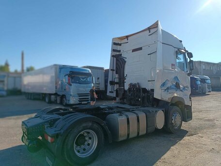 2018 Renault T-Series, белый, 6200000 рублей, вид 2