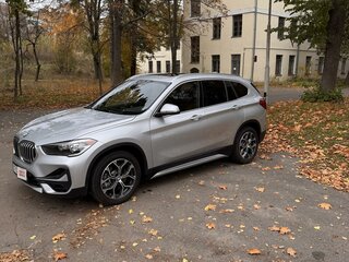 2021 BMW X1 28i sDrive II (F48) Рестайлинг, серебристый, 3370000 рублей, вид 5