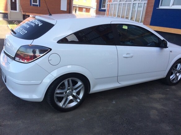 2011 Opel Astra GTC H Рестайлинг, белый - вид 1
