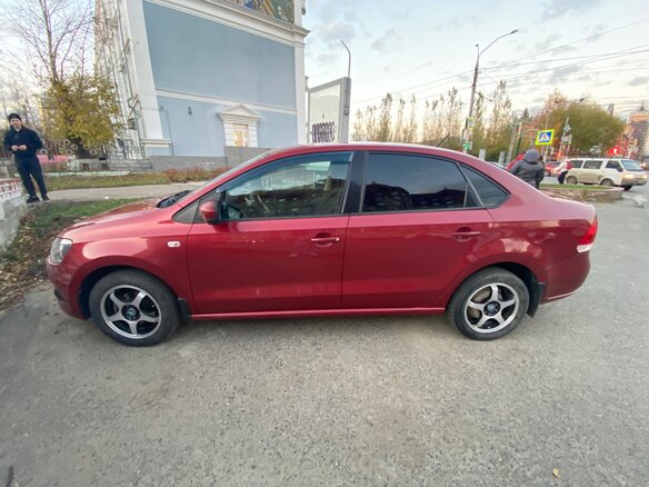 2012 Volkswagen Polo V, красный, 810000 рублей - вид 4