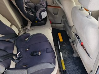 2010 Toyota ISis I Рестайлинг, серебристый, 1150000 рублей, вид 3