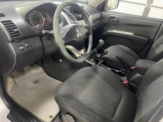 2014 Mitsubishi L200 Easy Select IV Рестайлинг, серебристый, 1750000 рублей, вид 4