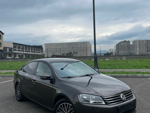 2013 Volkswagen Passat B7, коричневый, 950000 рублей - вид 2