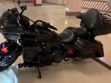 2018 Harley-Davidson CVO Road Glide, чёрный, 4850000 рублей, вид 4